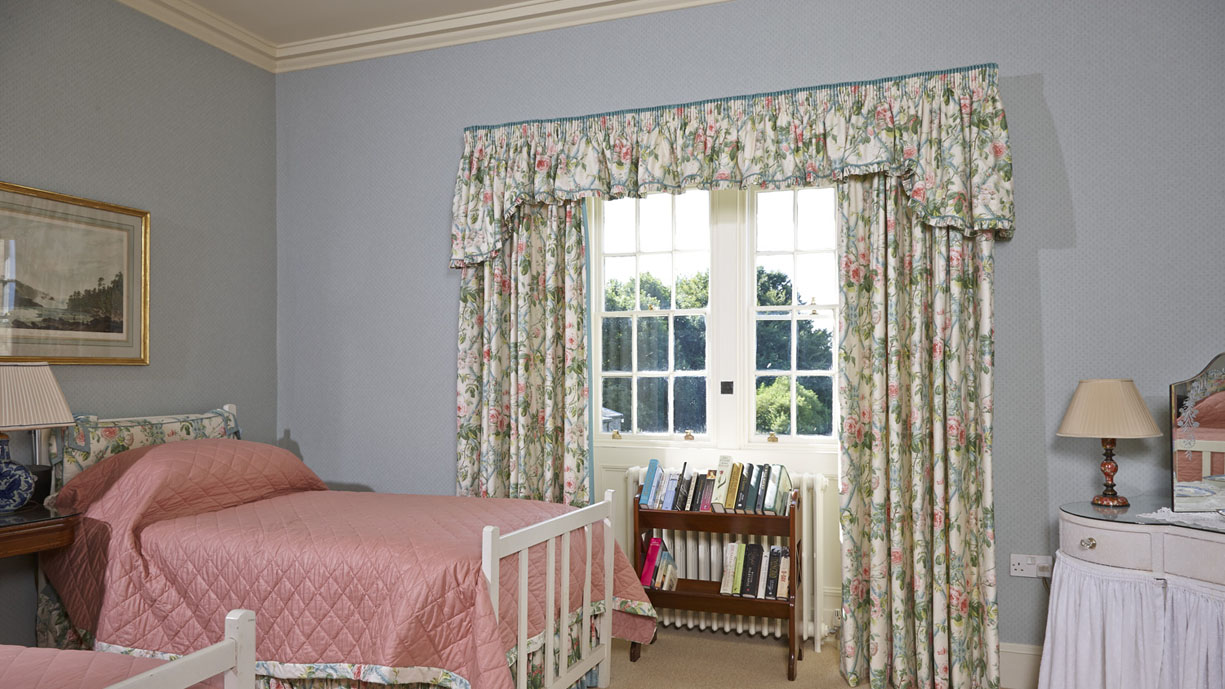 Valance with pencil pleats