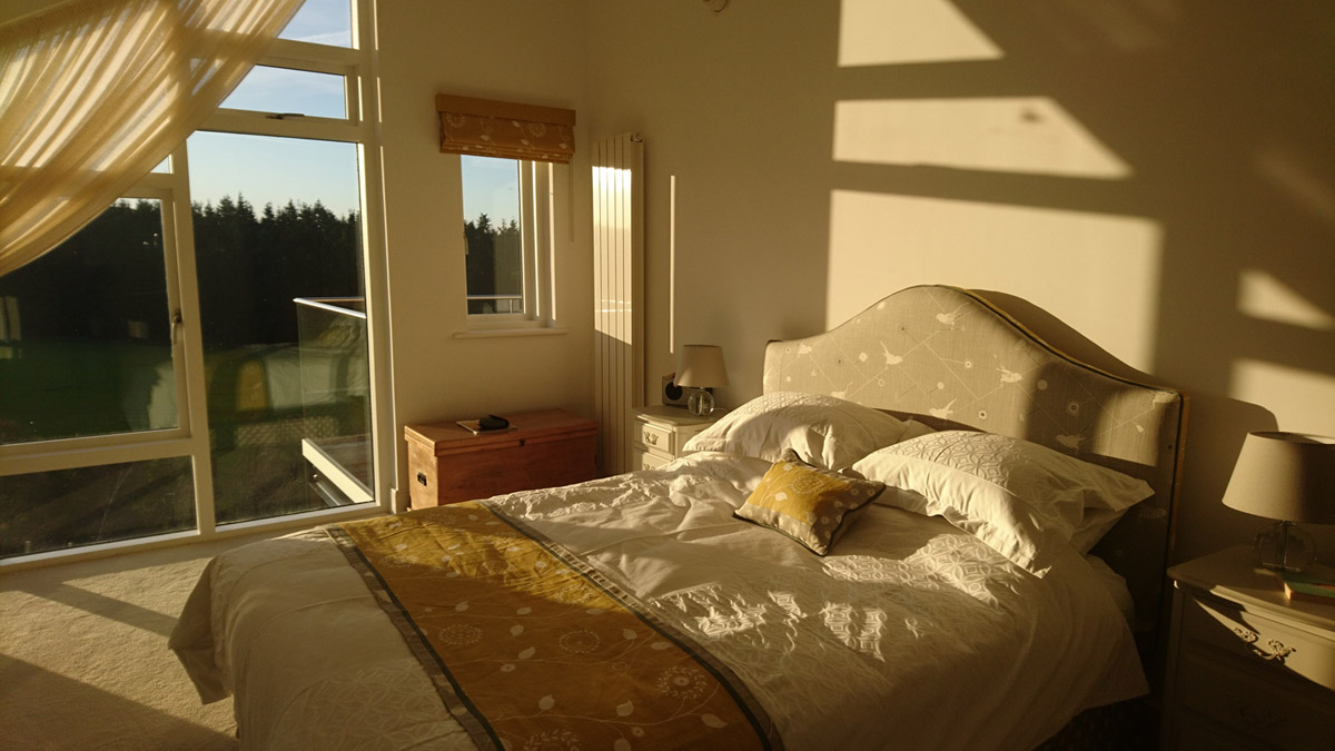 Shapped headboard, bed runner and cushion