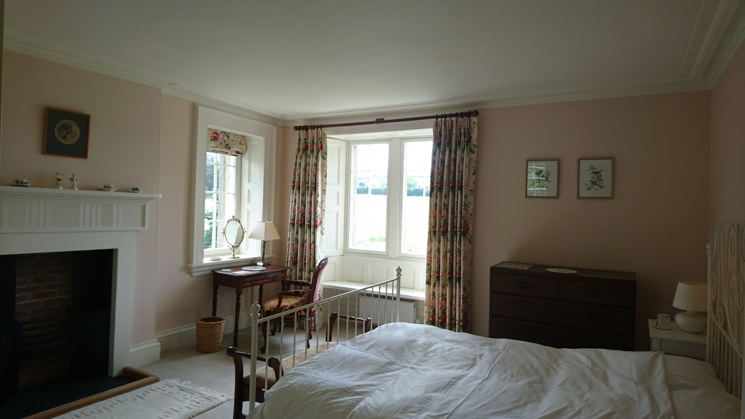 Made to measure curtains with triple pleats